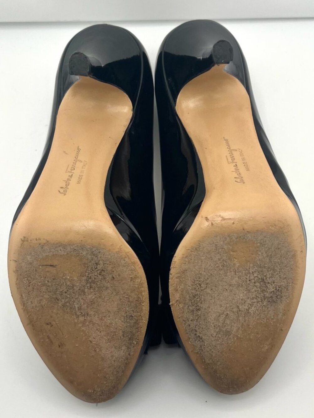 #S16 Salvatore Ferragamo Vara Bow Peep-Toe Pumps, Black - Picture 5 of 7
